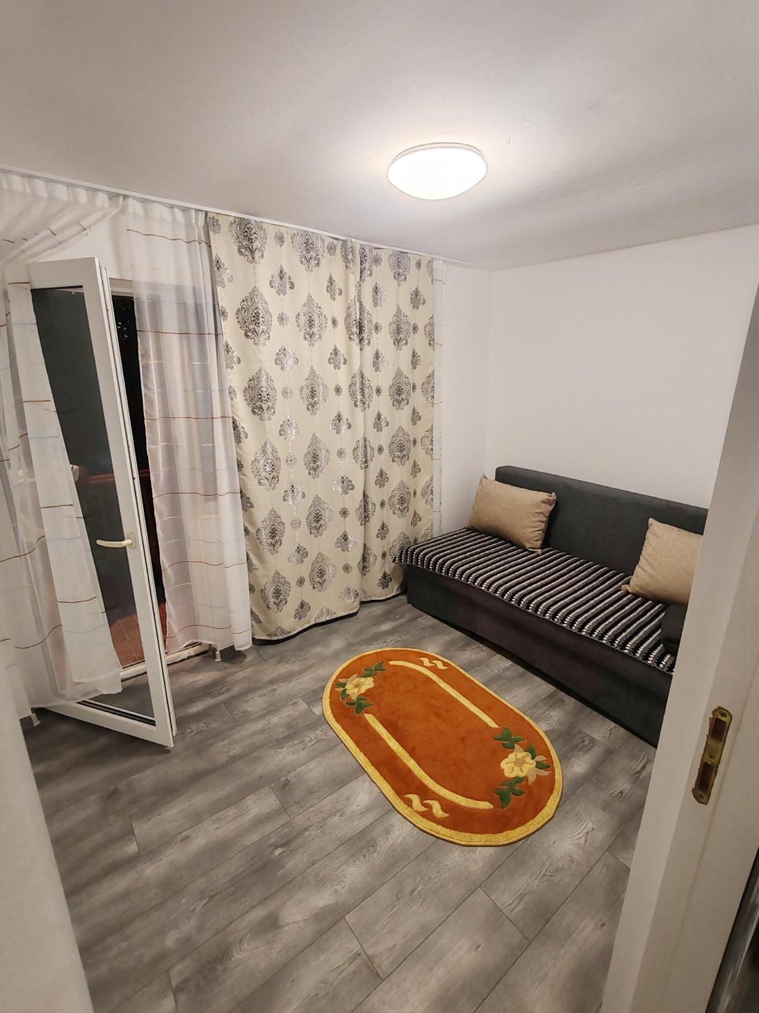 Trei Insule Home Arad Exteriör bild